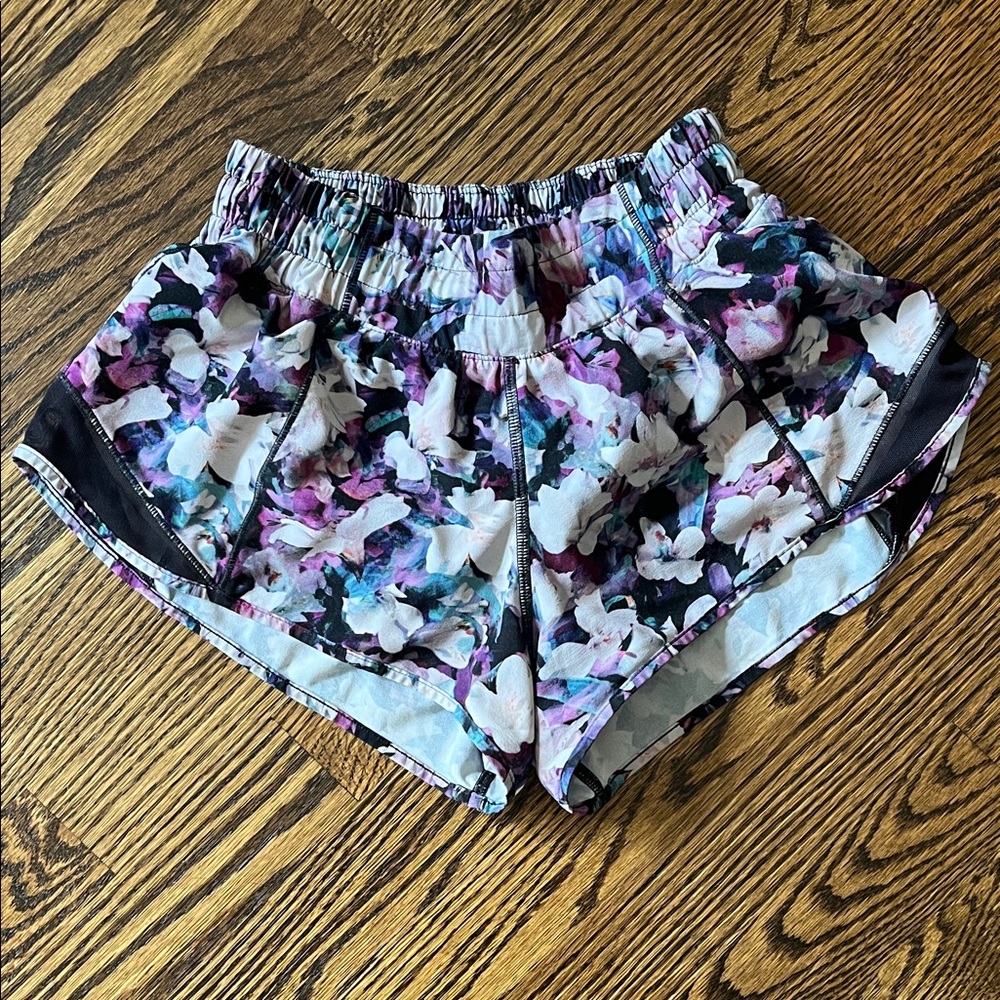 Lululemon Hottie Hot Floral Print Athletic Shorts 2.5” inseam